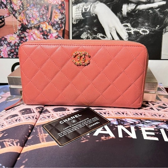 CHANEL 19 Zip Around Wallet in Blush Apricot Pink Matelasse Lambskin Authentic - Picture 1 of 12